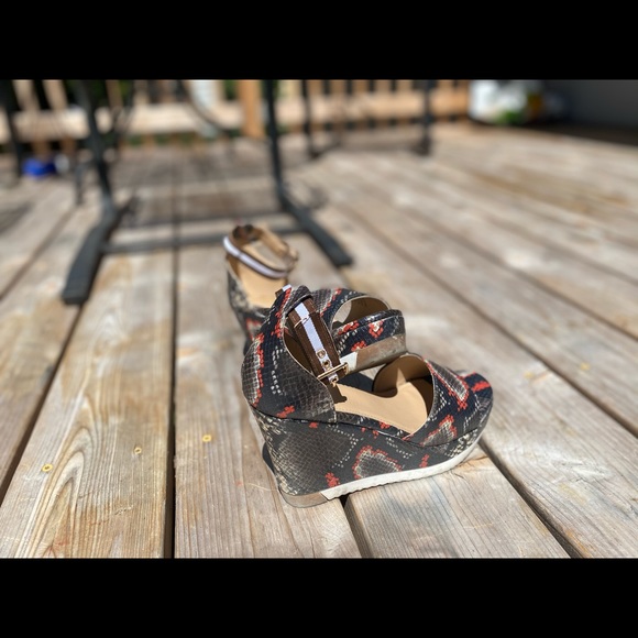 Size 7, worn once, comfortable - Picture 7 of 7